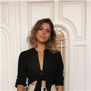 Diseñadora Gráfica graduada en el IED Madrid que ofrece dar clases en remoto o de manera presencial en Lleida